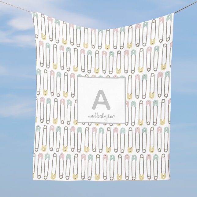 Couverture Polaire Pin de couche Motif Monogramme de la flotte Blanch (Suitable for all babiees, Fleece Blanket with space for your name and initial)