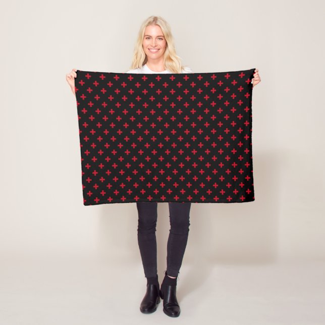 Couverture Polaire Polka rouge croise sur noir (En situation)