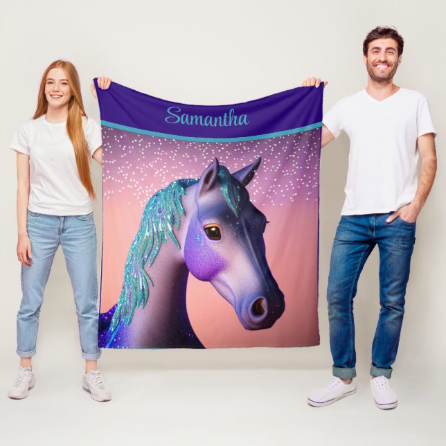 Couverture Polaire Pony magique en violet et Turquoise avec nom perso (En situation)