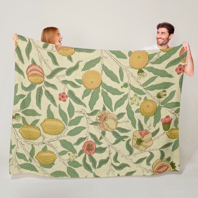 Couverture Polaire Quatre fruits, William Morris (En situation)