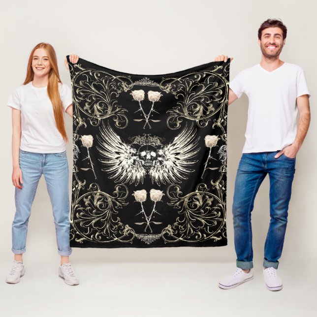 Couverture Polaire Romance gothique victorienne Ailes du crâne et ros (En situation)