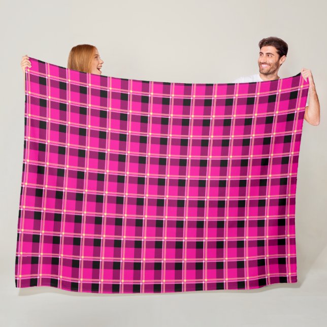 Couverture Polaire Rose chaud, noir et jaune plaid (En situation)