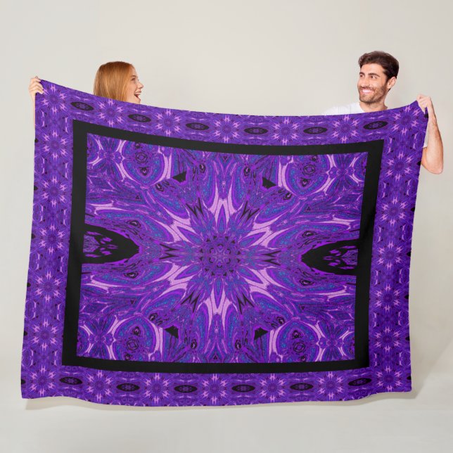 Couverture Polaire Rose de métamorphose 3 (En situation)