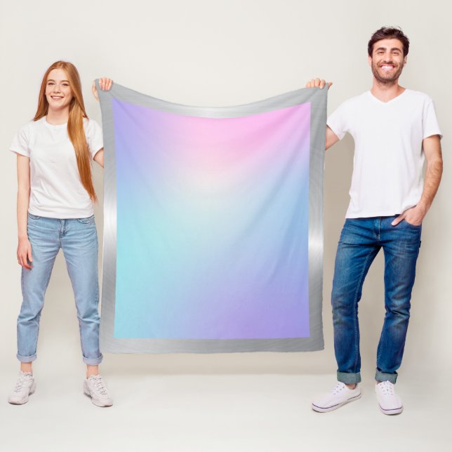 Couverture Polaire Rose et bleu ombre avec bordure argent (En situation)