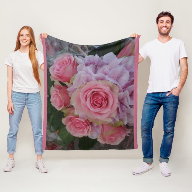 Couverture Polaire Rose Pastel et Hydrangea Fleece Blanket (En situation)