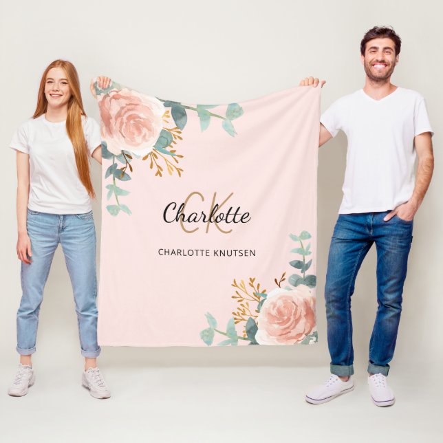 Couverture Polaire Rose rose rose or fleuri vert nom monogramme (En situation)
