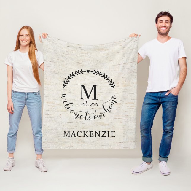 Couverture Polaire Rustic Farmhouse Style Monogramme Nom de famille (En situation)