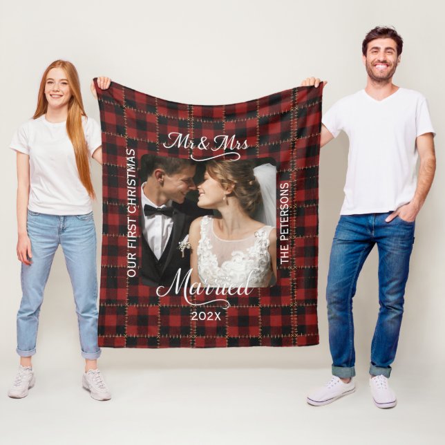Couverture Polaire Rustic Red Buffalo Plaid First Christmas Married  (En situation)