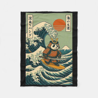 Couverture Polaire Samouraï Panda surfant sur une vague japonaise