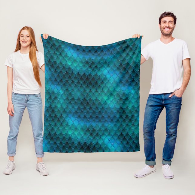 Couverture Polaire Scales Dragon Turquoise et Parties scintillant cha (En situation)