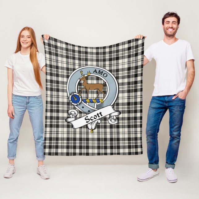 Couverture Polaire Scott Black - Blanc Ancien Clan Badge Tartan Plai (En situation)