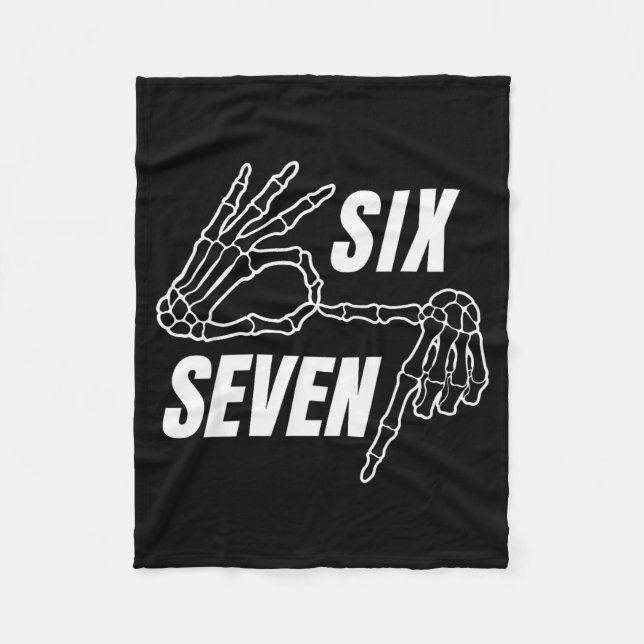 Couverture Polaire Six Seven 6 7 Meme Funny Skeleton Hands Sign Let's (Devant)