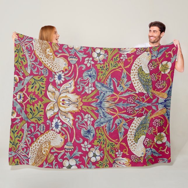 Couverture Polaire Strawberry Thief, William Morris (En situation)