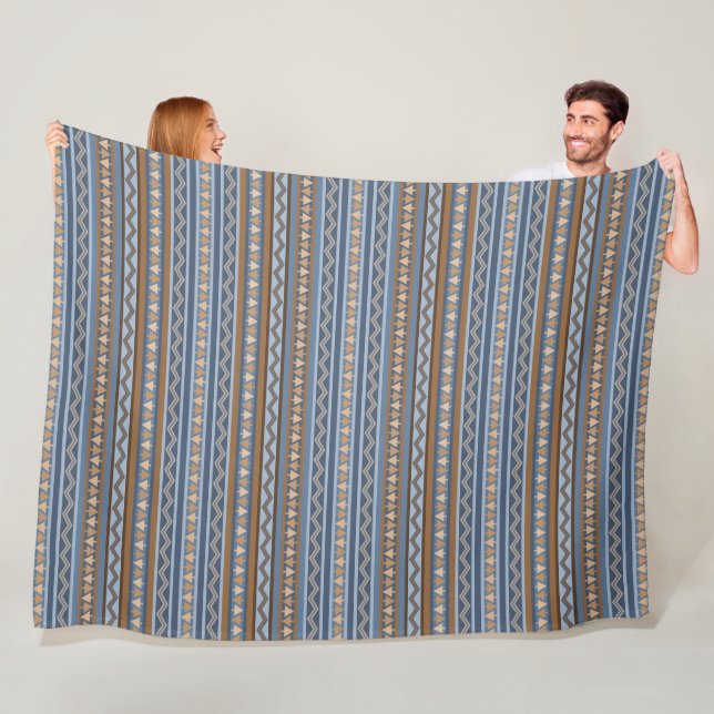 Couverture Polaire Style sud-ouest Bleu et géométrique Brown Grand (En situation)