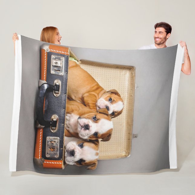Couverture Polaire Superbes chiots Bulldog | AMOUREUX DES CHIENS (En situation)