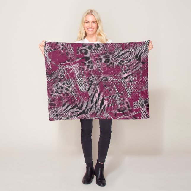 Couverture Polaire Tigre de léopard gris Burgundy tacheté peau d'anim (En situation)