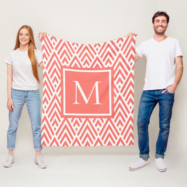 Couverture Polaire Trendy Coral Flèche Diamond Motif Avec Monogramme (En situation)