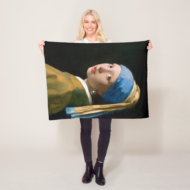 Couverture Polaire Une fille à la perle, Johannes Vermeer, 1665 (En situation)