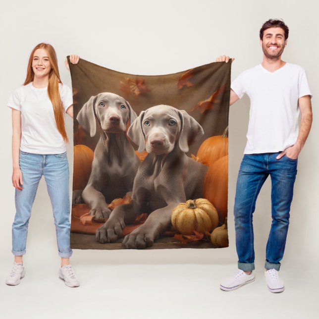Couverture Polaire Weimaraner Chiot Automne Citrouille délice (En situation)