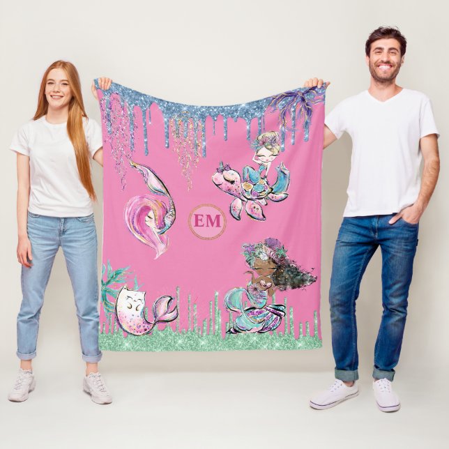 Couverture Polaire Whimsical Little Mermaids Under the Sea monogram (En situation)