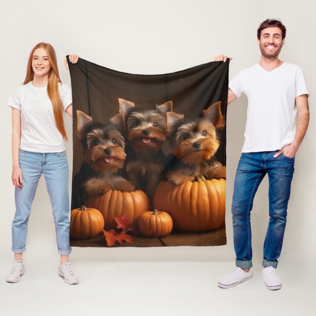 Couverture Polaire Yorkshire Terrier Chiot Automne Citrouille délice (En situation)