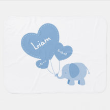 Éléphant bleu de bébé doux recevant la couverture
