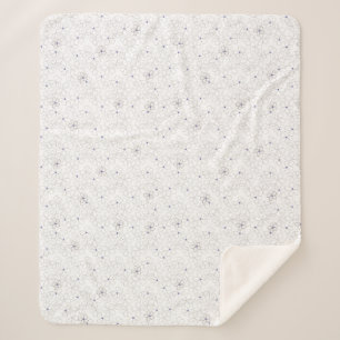 Couverture Sherpa Blanche Sherpa Taupe à la main