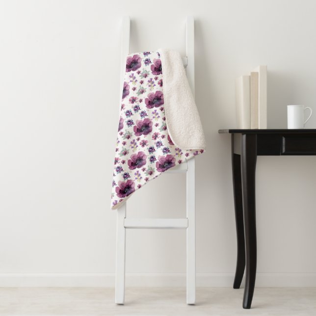 Couverture Sherpa chic floral foliage purple blooming flowers (En situation)