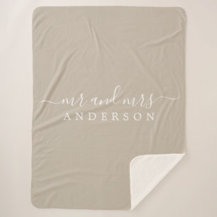 Couverture Sherpa Chic Newlysée M. Mme Shiitake Grey Monogramme