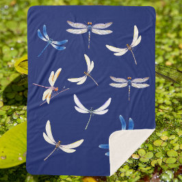 Couverture Sherpa De magnifiques libellules en vol sur le bleu foncé