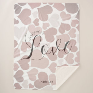 Couverture Sherpa Enveloppé d'amour | Motif de cœur rose violet