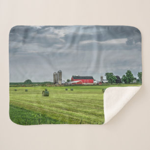 Couverture Sherpa Fermes Red Barn & Silo au printemps
