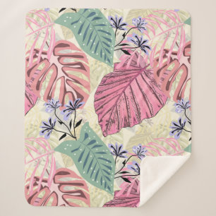 Couverture Sherpa Feuilles tropicaux roses et verts, fleurs bleues.