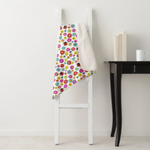 Couverture Sherpa Les coccinelles dans le jardin parmi les fleurs