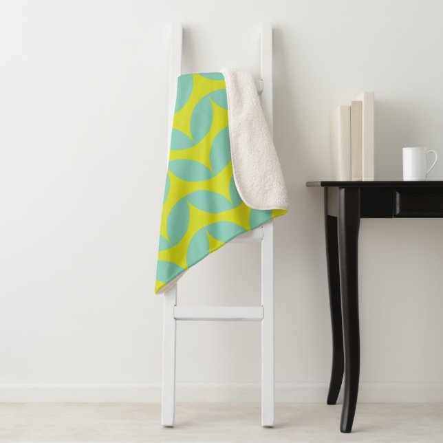 Couverture Sherpa Lime Green et Aqua Blue Retro Leaf Motif (En situation)