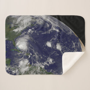 Couverture Sherpa L'Ouragan Irene Traverse Les Bahamas.