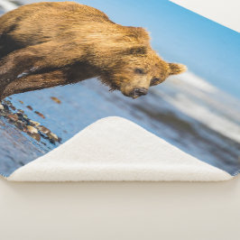 Couverture Sherpa Maman ours regarde ses deux enfants