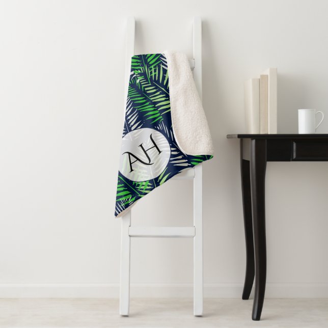 Couverture Sherpa Marine moderne Bleu Motif tropical Feuilles de ver (En situation)