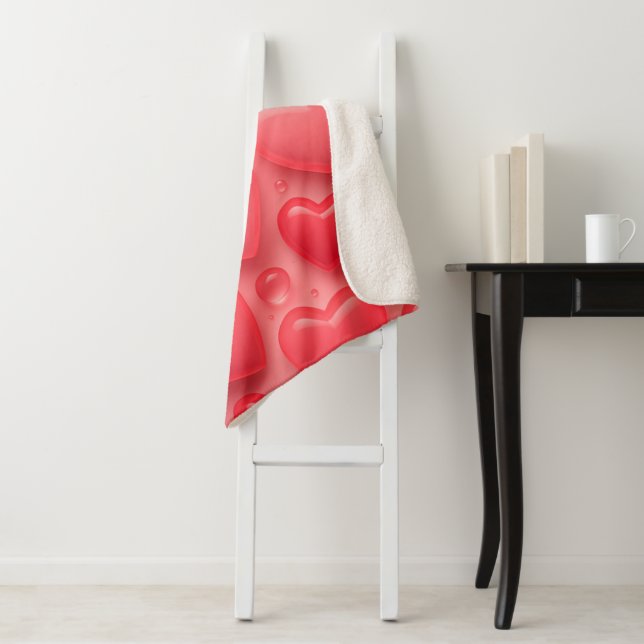 Couverture Sherpa Motif de bulle rose et rouge Coeurs (En situation)