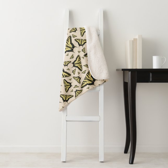 Couverture Sherpa Papillons à queue jaune du sud-ouest partout (En situation)