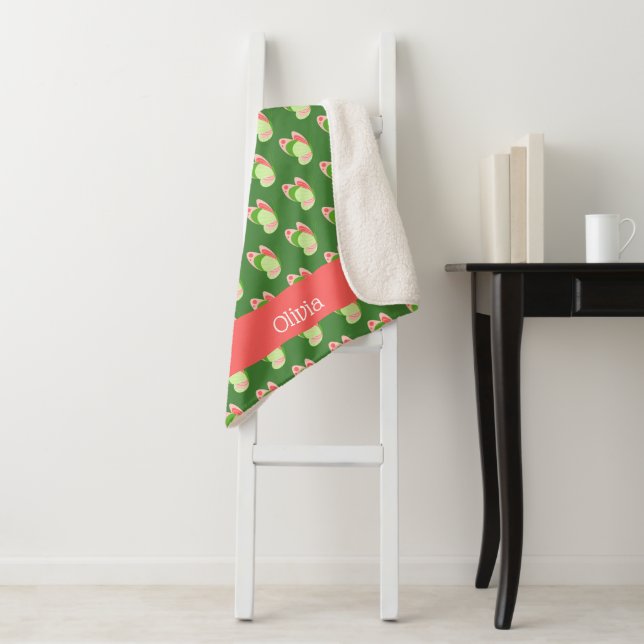 Couverture Sherpa Papillons rose et vert Personnalisé (En situation)