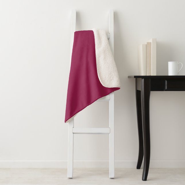 Couverture Sherpa Plum Sherpa Blanket-Grand Berry (En situation)