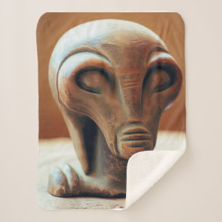 Couverture Sherpa Statue de l'Alien antique