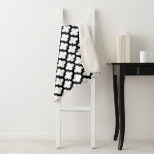 Couverture Sherpa Trellis blanc et noir, treillis, Quatrefoil