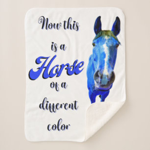 Couverture Sherpa Voici un cheval d'une couleur différente en bleu