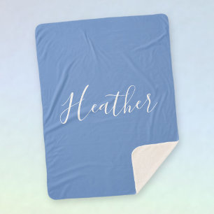Couverture Sherpa Votre script blanc personnalisé sur le bleu doux