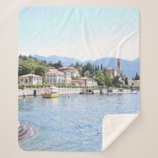 COUVERTURE SHERPA YELLOW BOAT DOCKED NEAR BUILDING