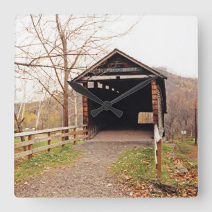 Covered Bridge Quadratische Wanduhr