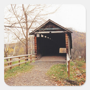 Covered Bridge Quadratischer Aufkleber
