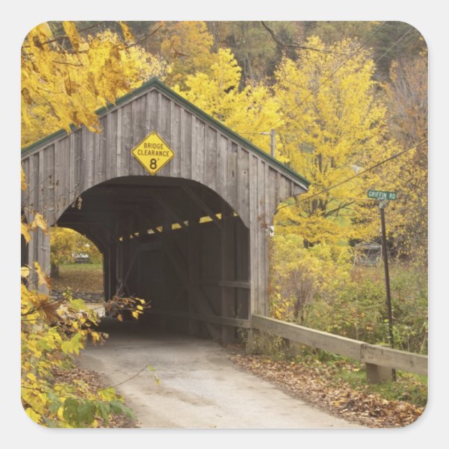 Covered bridge, Vermont, USA 2 Quadratischer Aufkleber (Vorderseite)